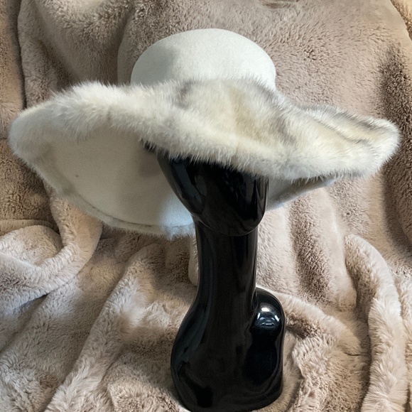 **Stunning Vintage Mink Fur Hat** - Picture 1 of 4